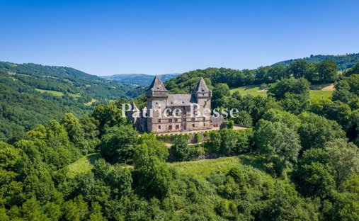 Schloss in Vic-sur-Cère, Auvergne-Rhone-Alpen, Frankreich 1