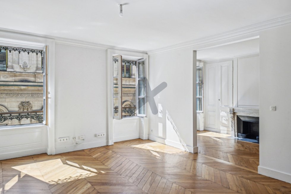 Apartment in Champvert-Point du Jour-Saint Irénée, Lyon 5e Arrondissement, Lyon 1 - 18243086
