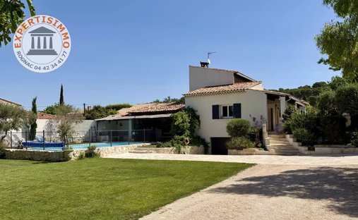 House in Noyau Villageois-Zone Urbaine, Velaux, France 1