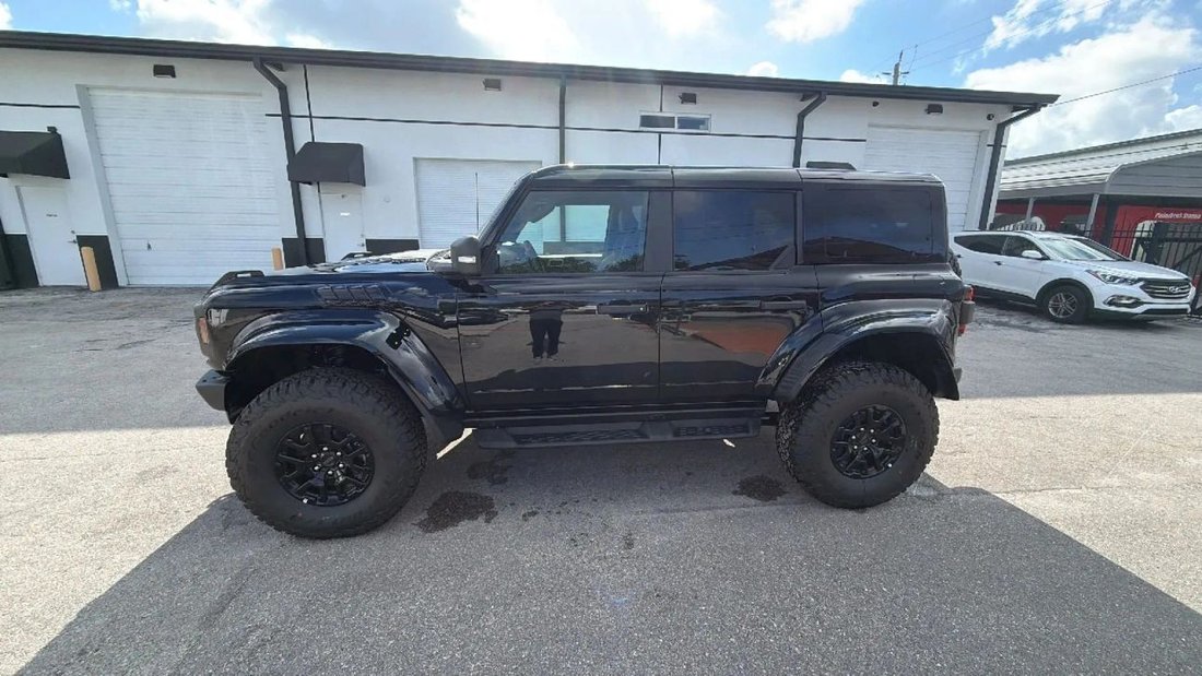 Suv in Naples, FL, United States 2 - 18240538