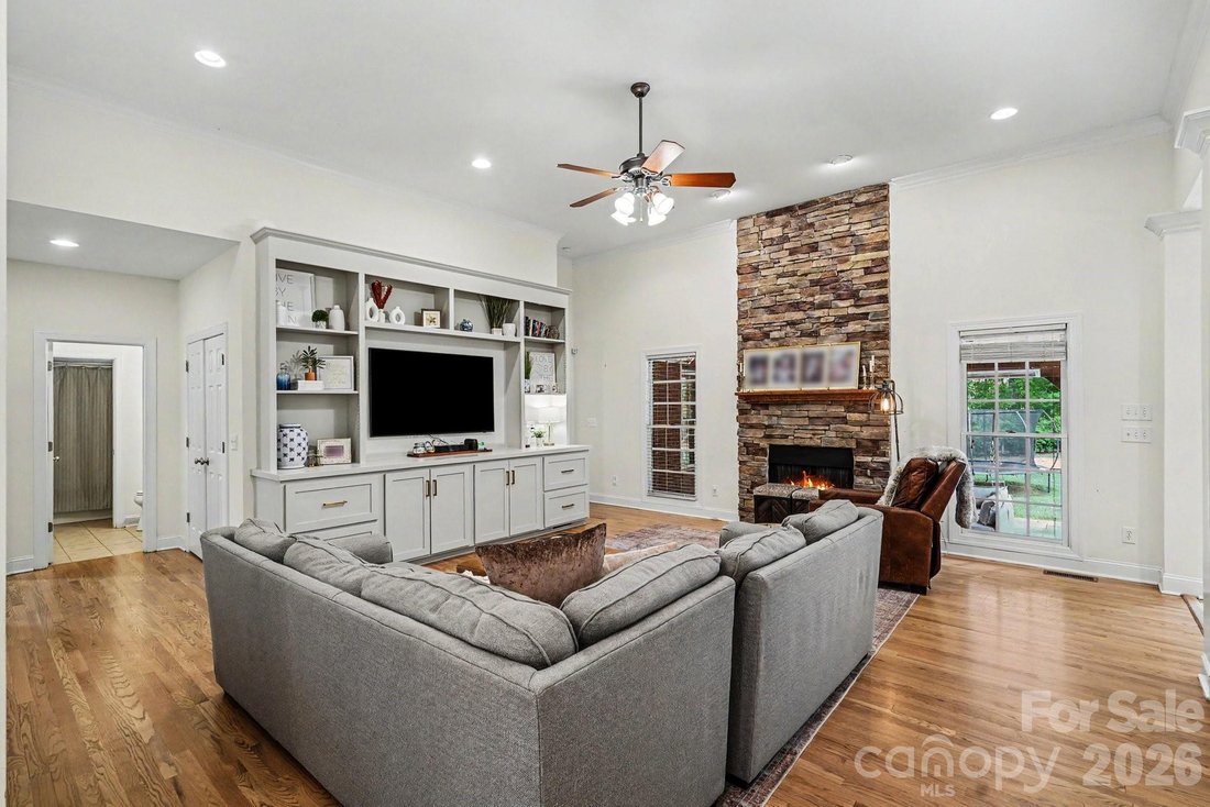 House in Fairview, North Carolina, United States 5 - 18240512