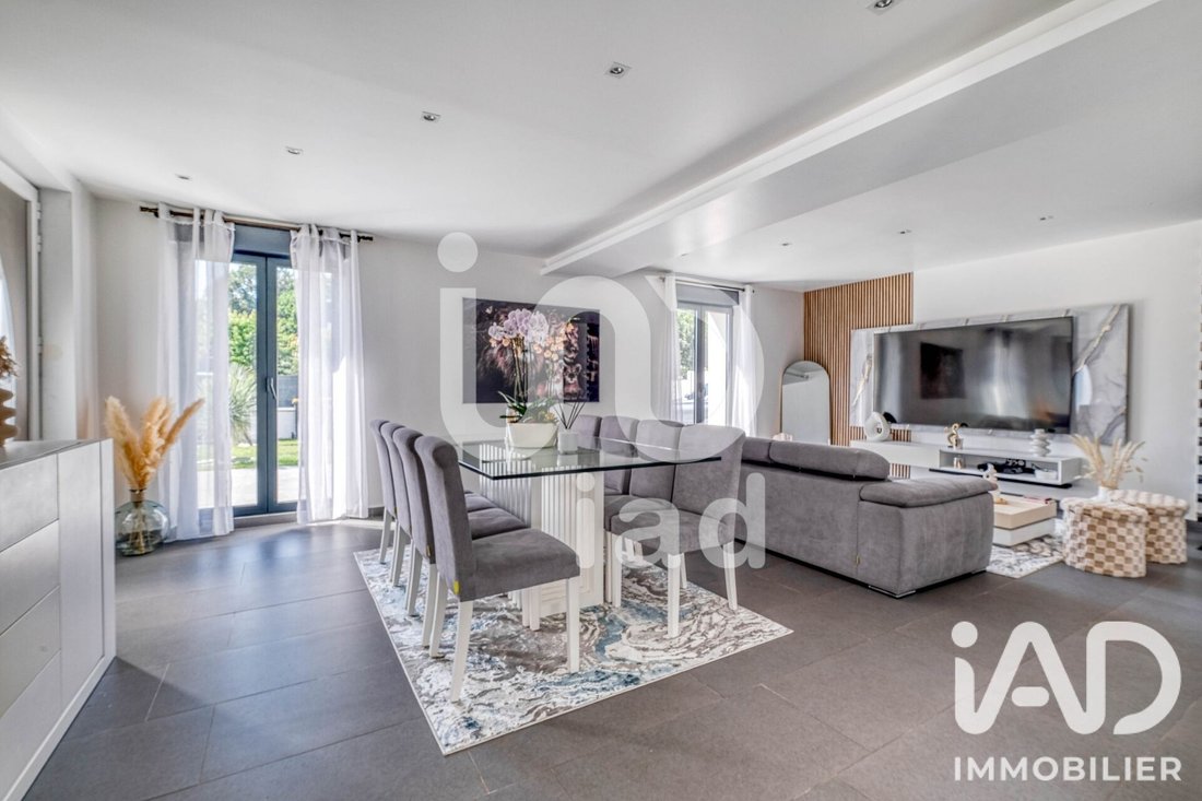House in Villeneuve-Saint-Denis, Ile-de-France, France 1 - 18247134