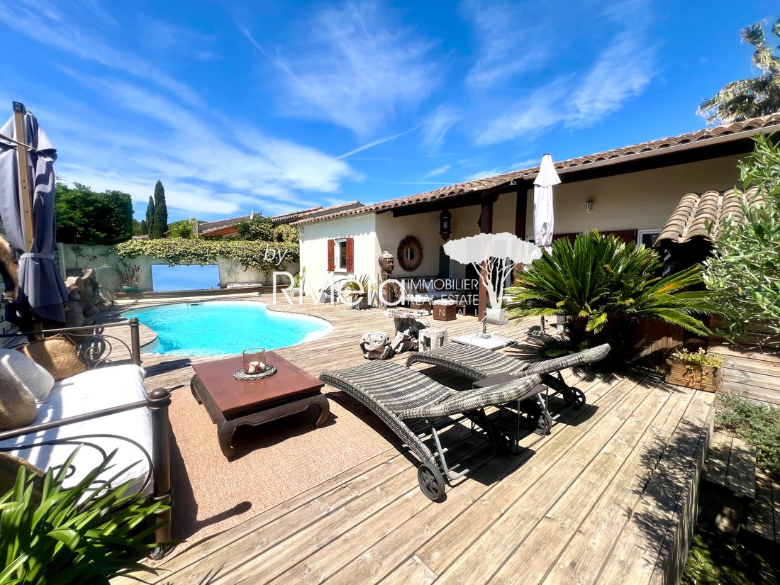 Villa in Gassin, Provence-Alpes-Côte d'Azur, France 1 - 18245748