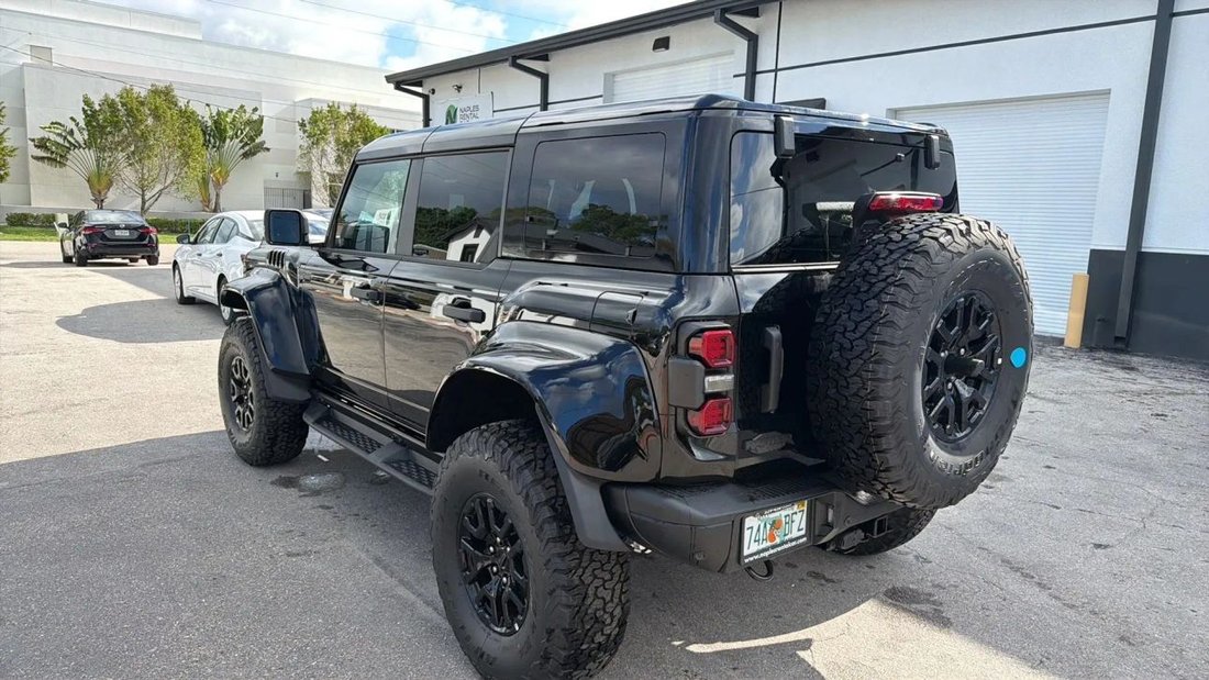 Suv in Naples, FL, United States 3 - 18240538