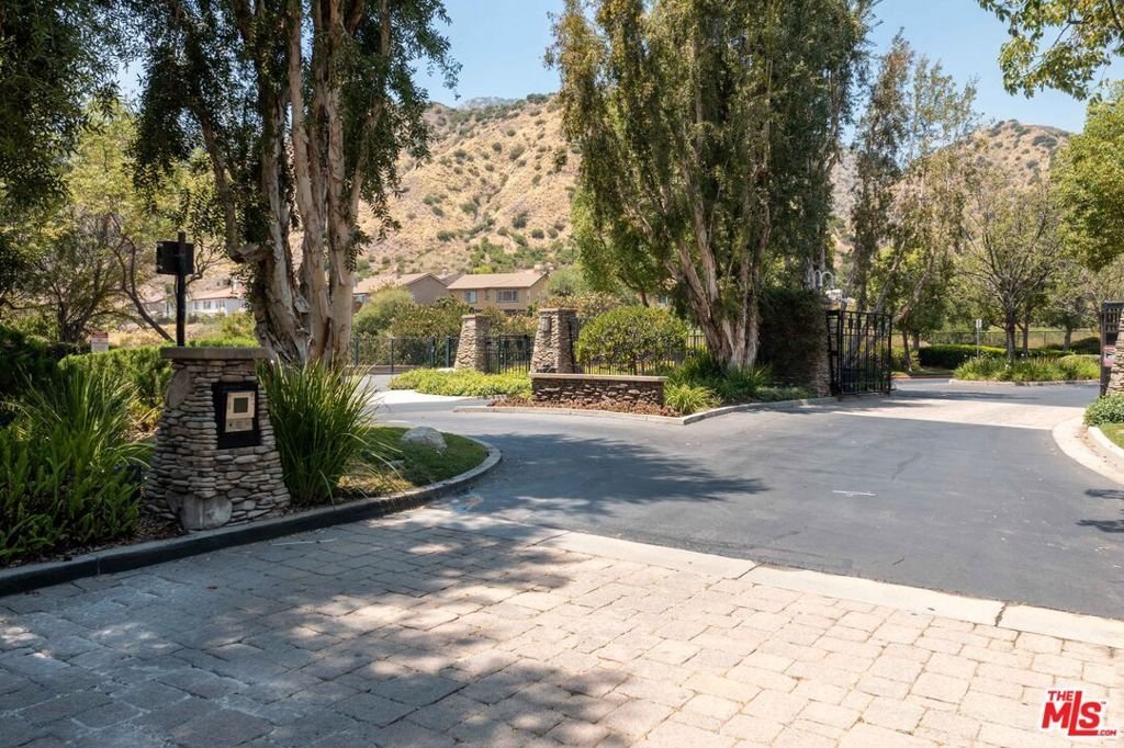 House in Azusa, California, United States 3 - 18245042