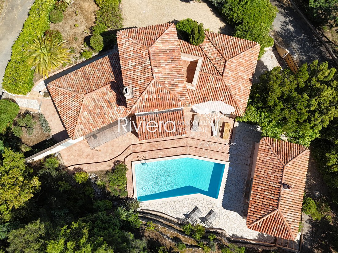 Villa in La Croix-Valmer, Provence-Alpes-Côte d'Azur, France 2 - 17896409