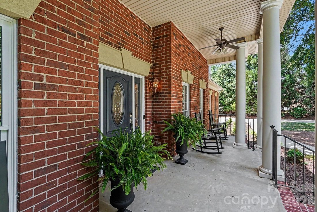 House in Fairview, North Carolina, United States 3 - 18240512