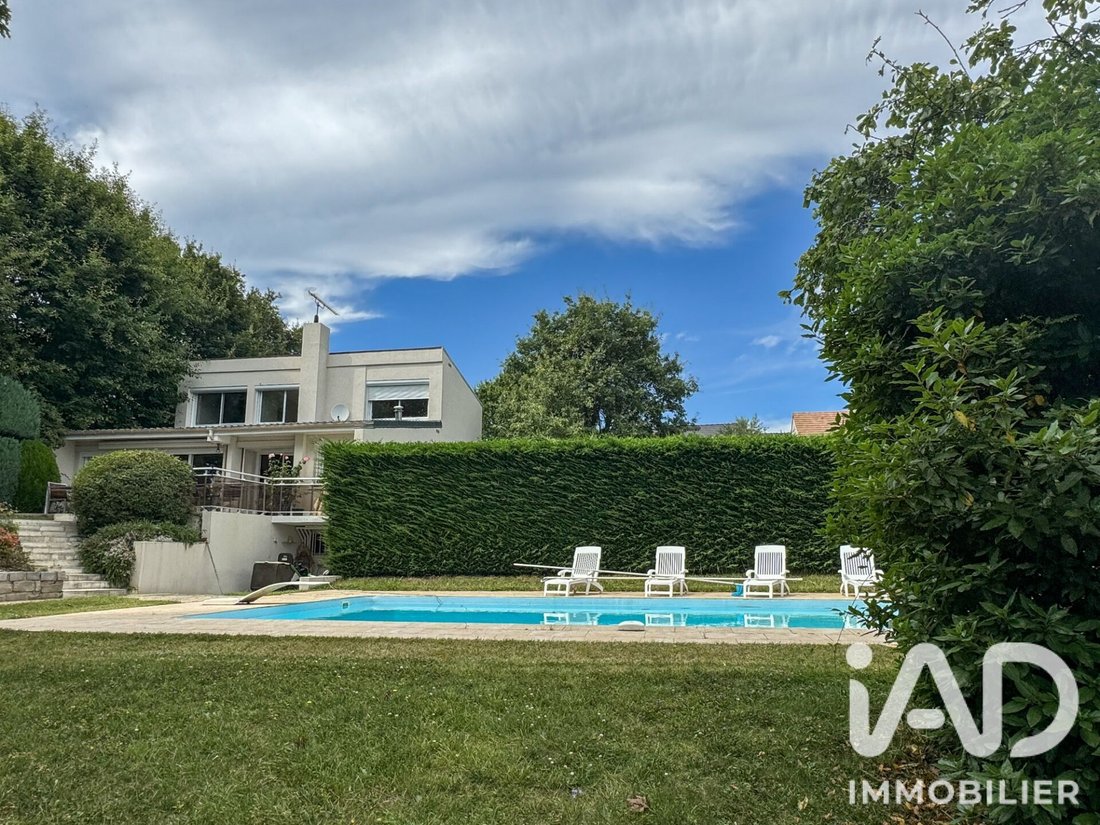 House in La Ville-du-Bois, Ile-de-France, France 1 - 18246527