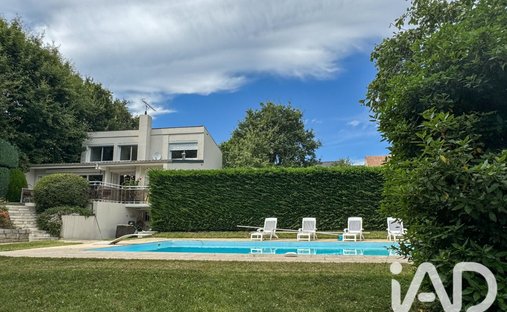 Haus in La Ville-du-Bois, Île-de-France, Frankreich 1