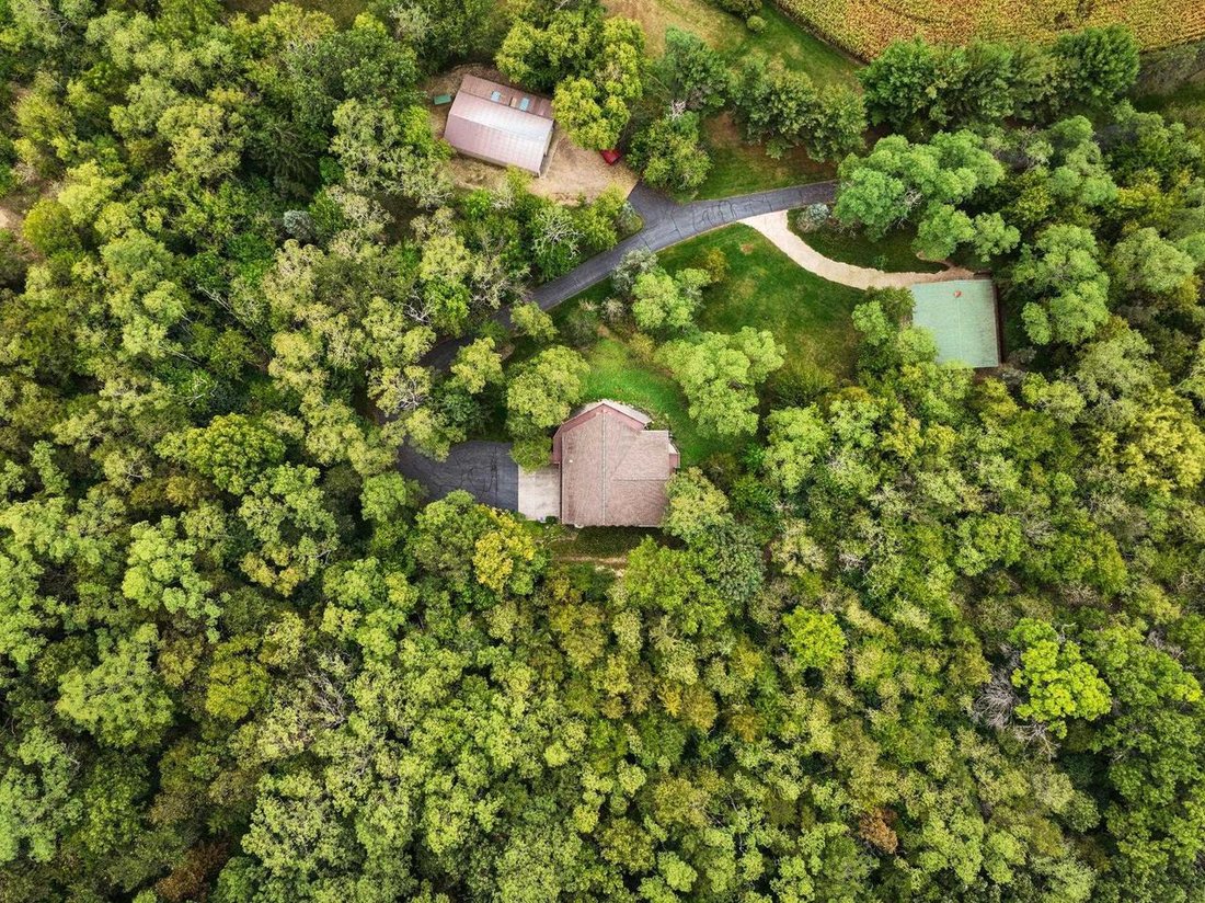 House in Black Earth, Wisconsin, United States 2 - 18241728