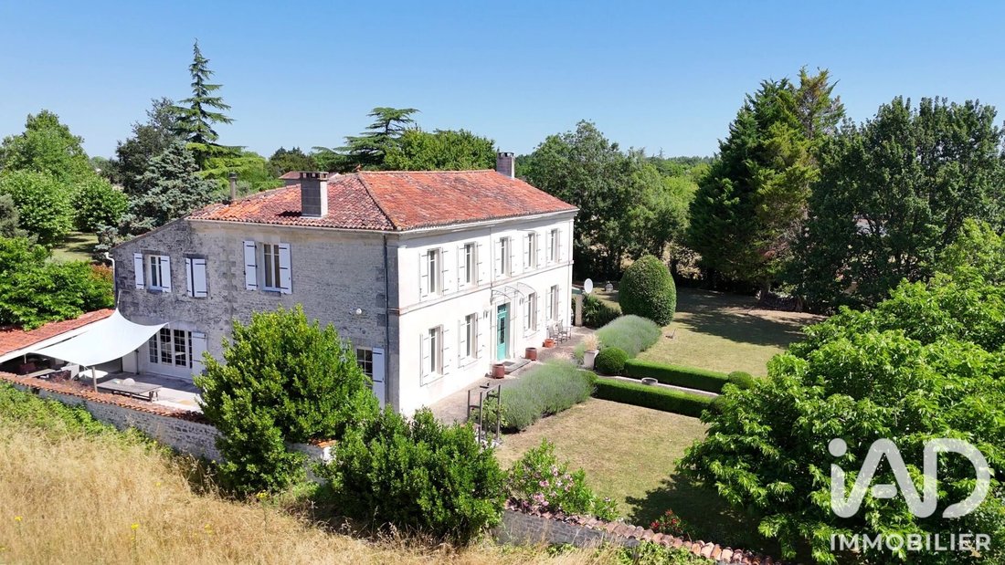 House in Ars, Nouvelle-Aquitaine, France 2 - 18246495