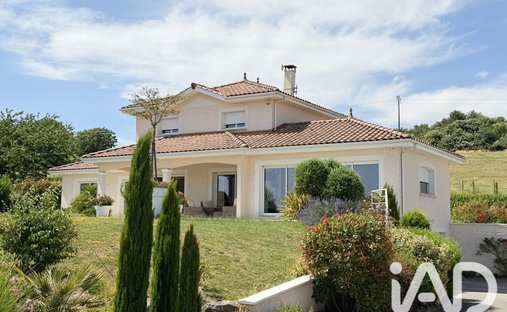House in Chezeneuve, Auvergne-Rhône-Alpes, France 1