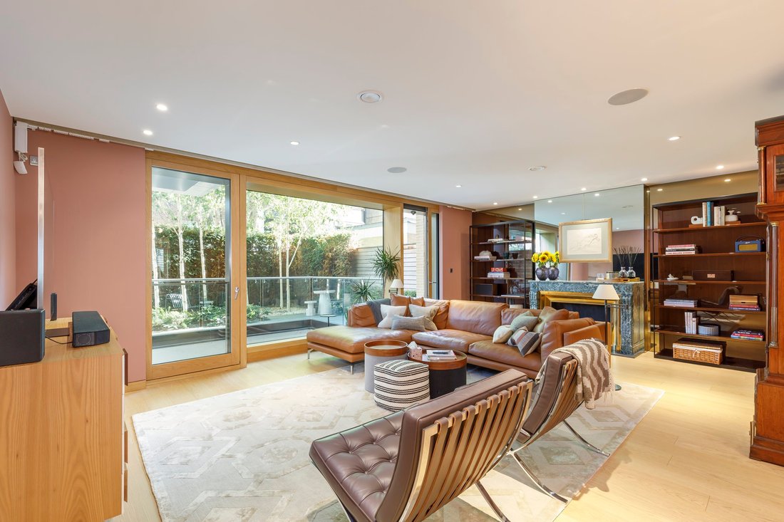 Apartment in Campden Hill, Kensington And Chelsea, England 2 - 18242233