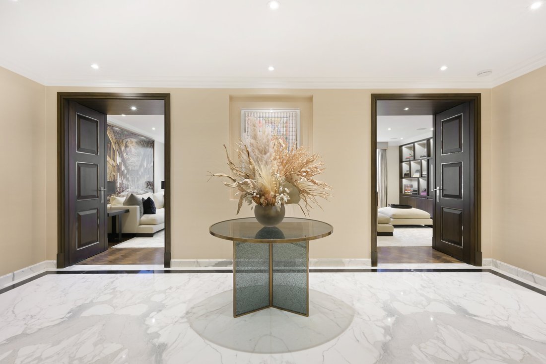 Apartment in Belgravia, Westminster, England 3 - 18242087