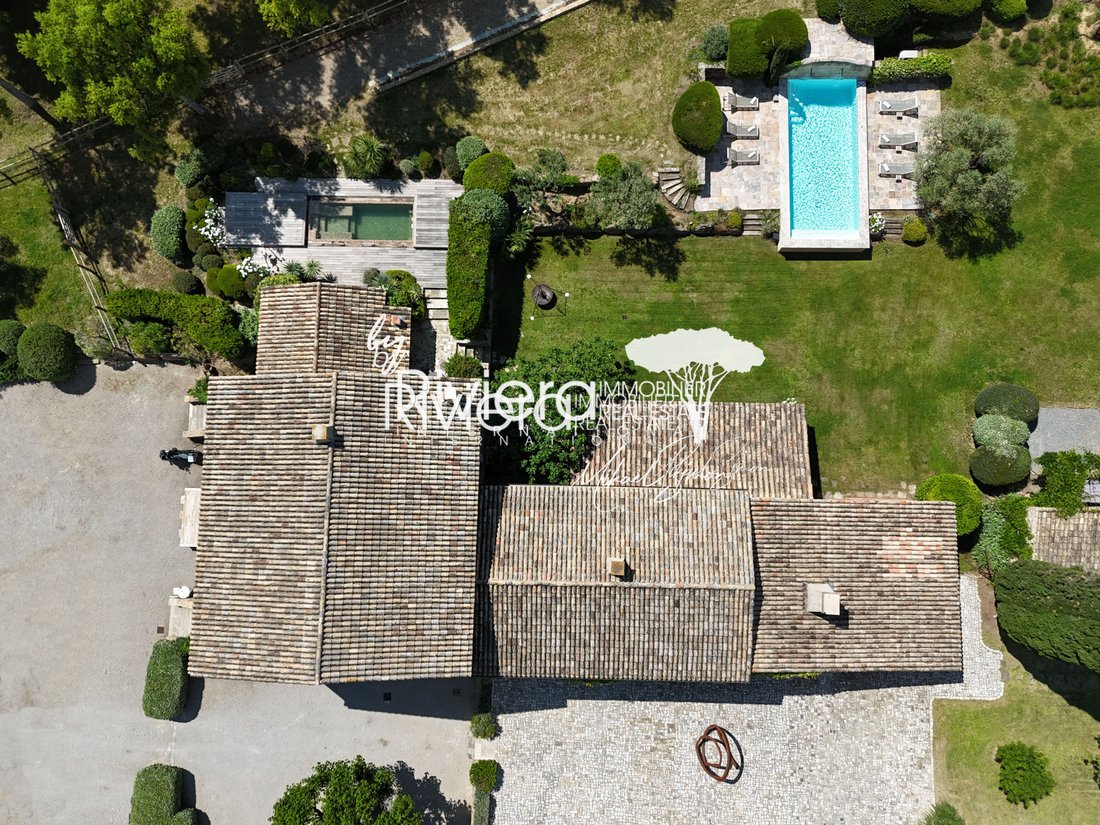 Estate in Le Lavandou, Provence-Alpes-Côte d'Azur, France 4 - 16582386