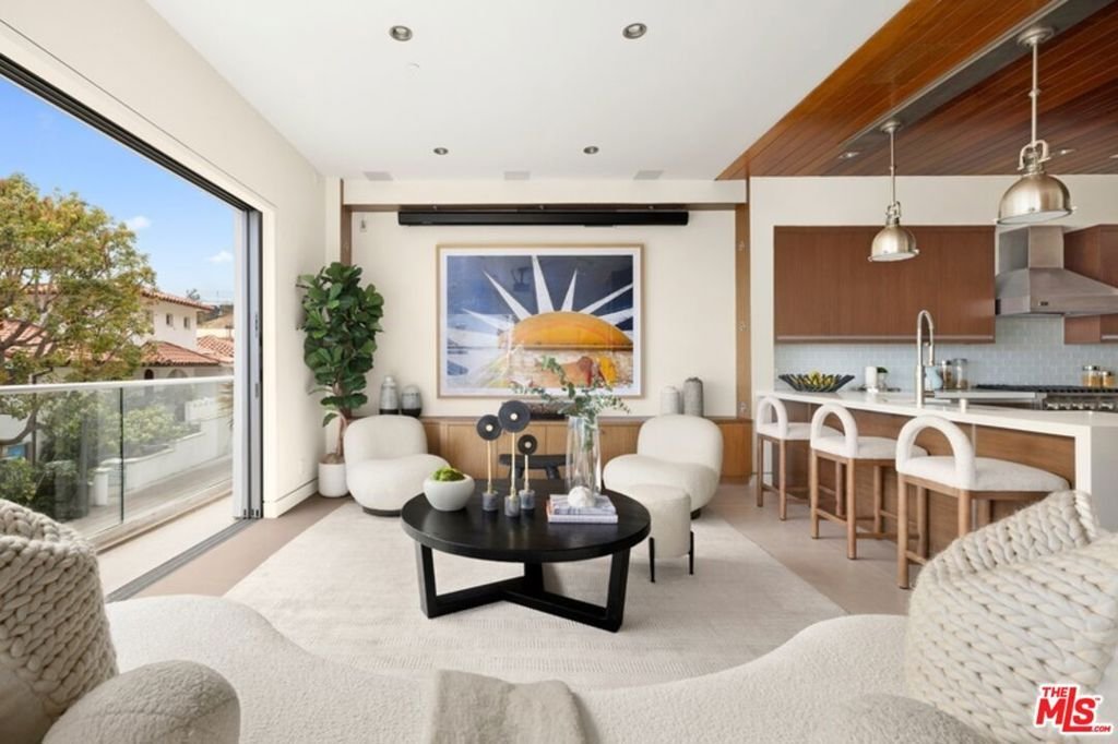 House in Los Angeles, California, United States 3 - 18245053