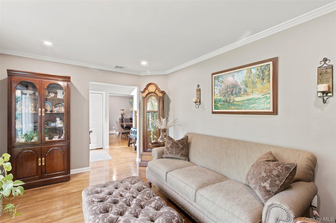 House in Smithtown, New York, United States 4 - 18246355