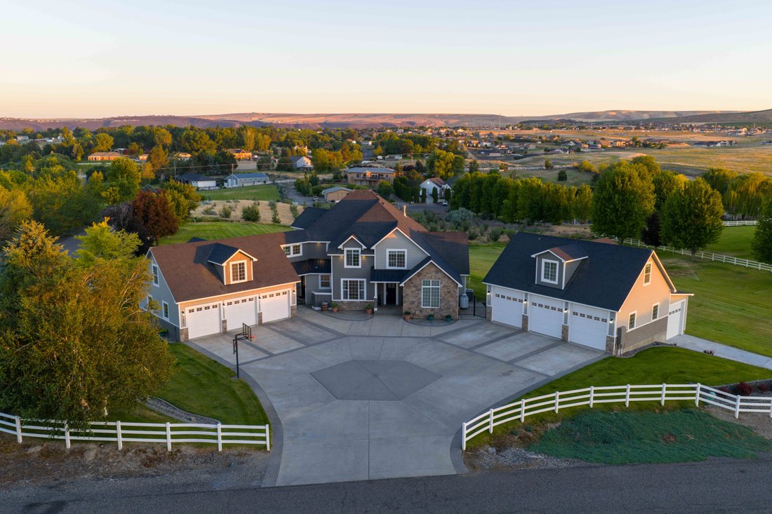 House in Kennewick, Washington, United States 1 - 18240808
