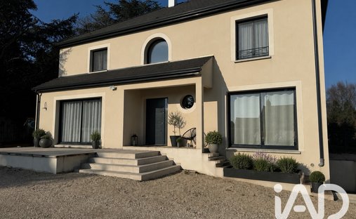 House in Presles-en-Brie, Ile-de-France, France 1