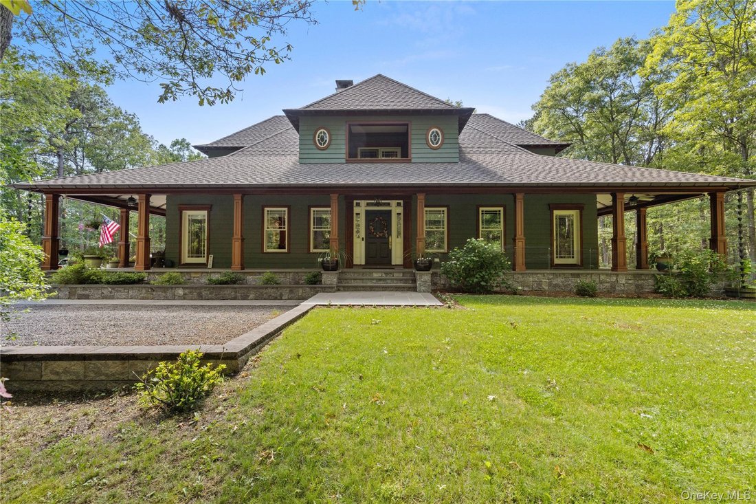House in Manorville, New York, United States 1 - 18244661