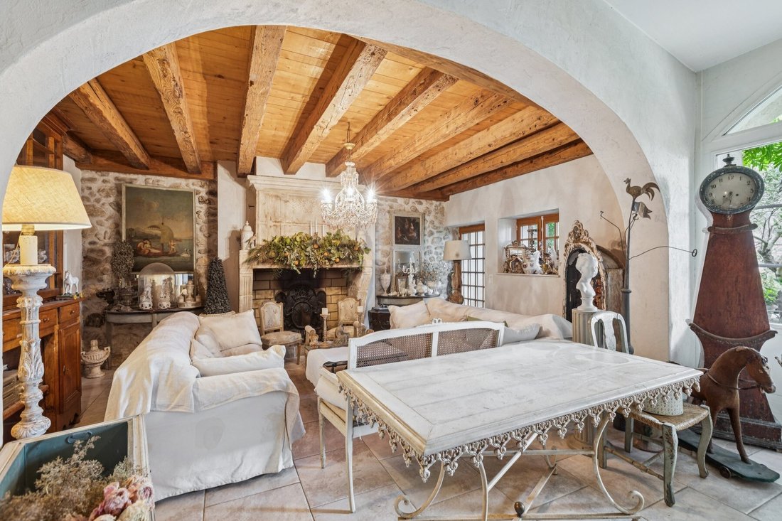 Givrins, Vaud, Switzerland 1 - 18238584