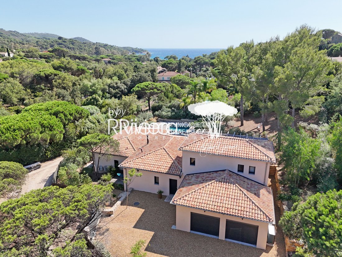Estate in La Croix-Valmer, Provence-Alpes-Côte d'Azur, France 1 - 16170777