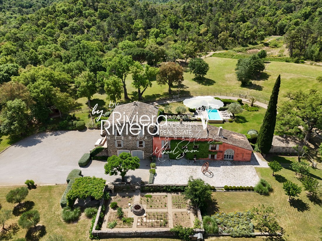 Estate in Le Lavandou, Provence-Alpes-Côte d'Azur, France 3 - 16582386