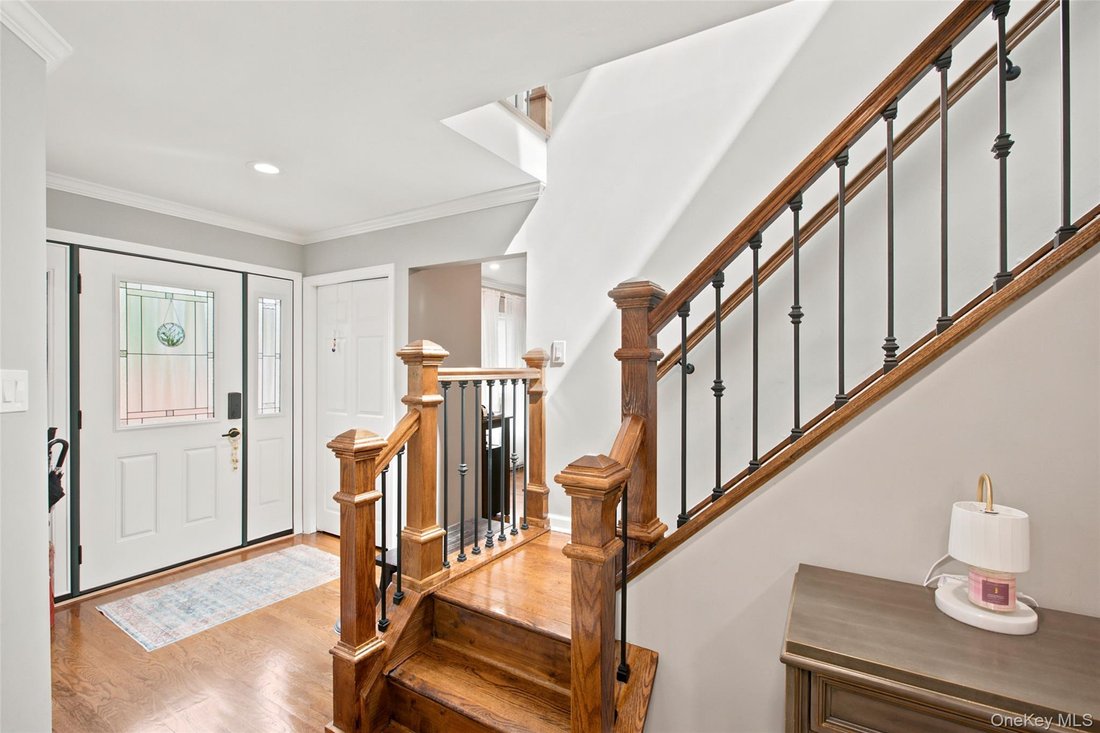 House in Smithtown, New York, United States 2 - 18246355