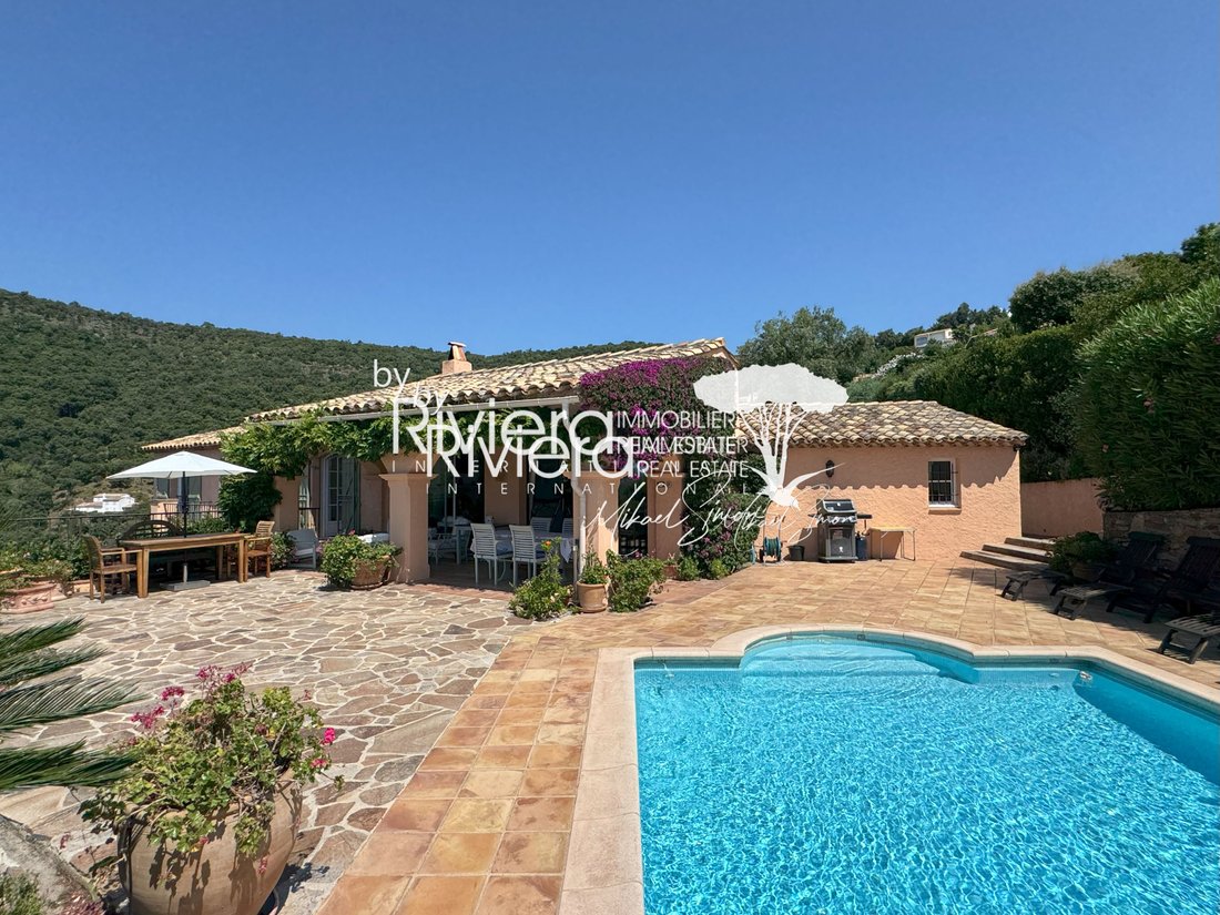 Villa in La Croix-Valmer, Provence-Alpes-Côte d'Azur, France 2 - 15805051