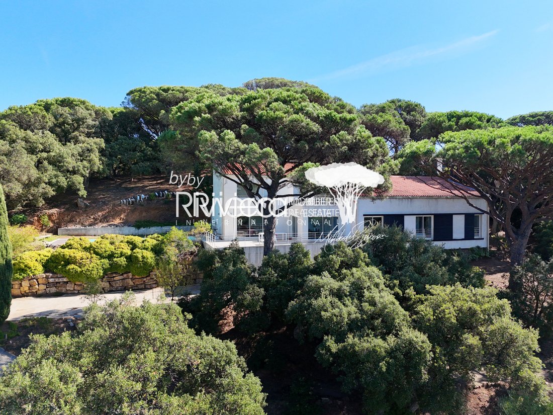Estate in La Croix-Valmer, Provence-Alpes-Côte d'Azur, France 1 - 16265270