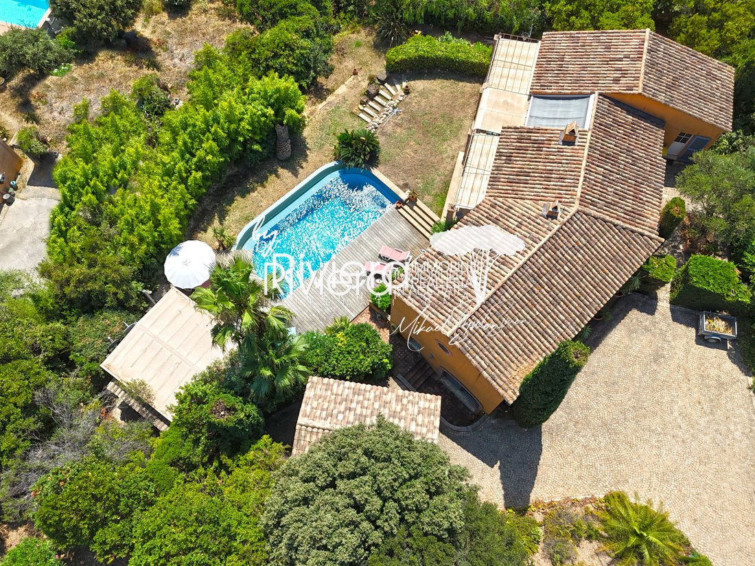 Villa in Nord, Cavalaire-sur-Mer, France 2 - 15390054