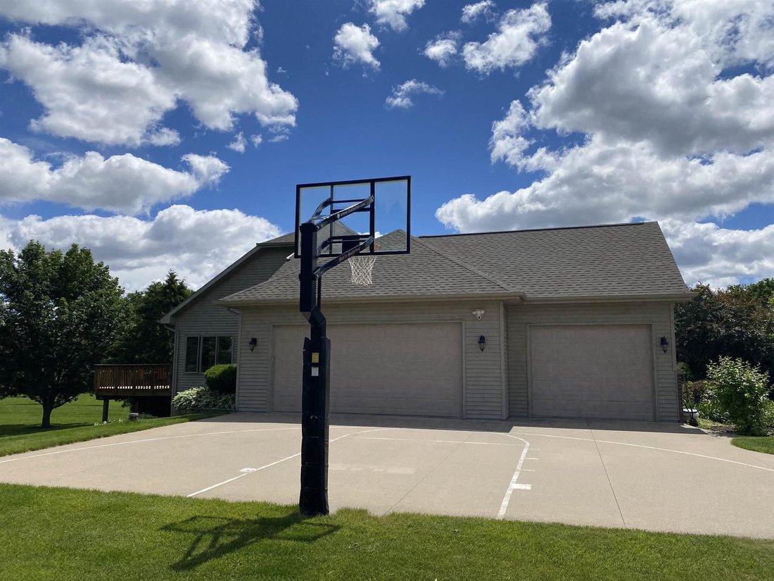 House in Neenah, Wisconsin, United States 4 - 18241721