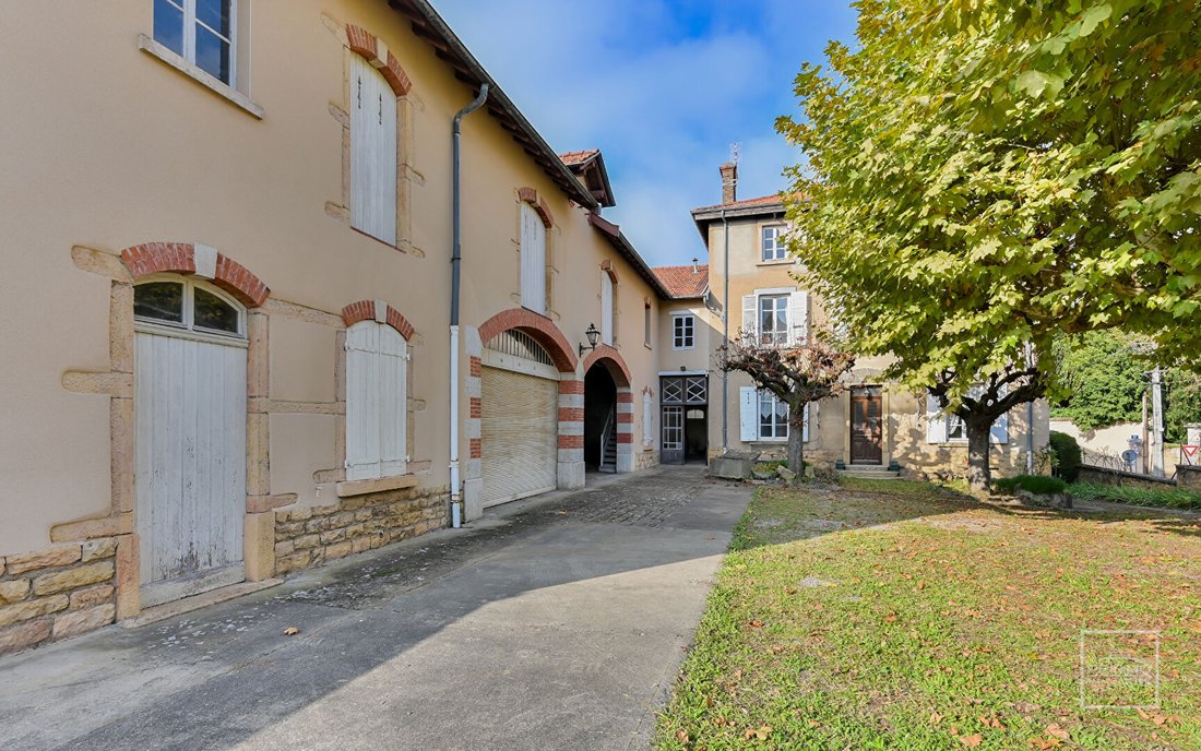 House in Collonges-au-Mont-d'Or, Auvergne-Rhône-Alpes, France 1 - 18243336