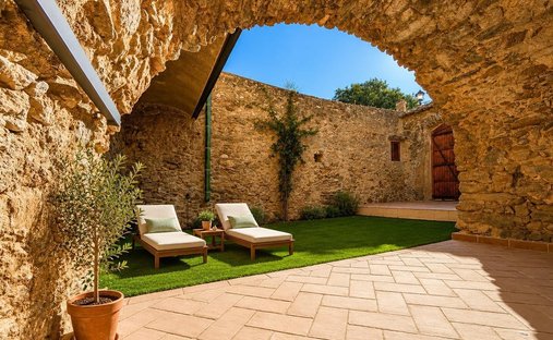 Villa in Palau-saverdera, Catalonia, Spain 1