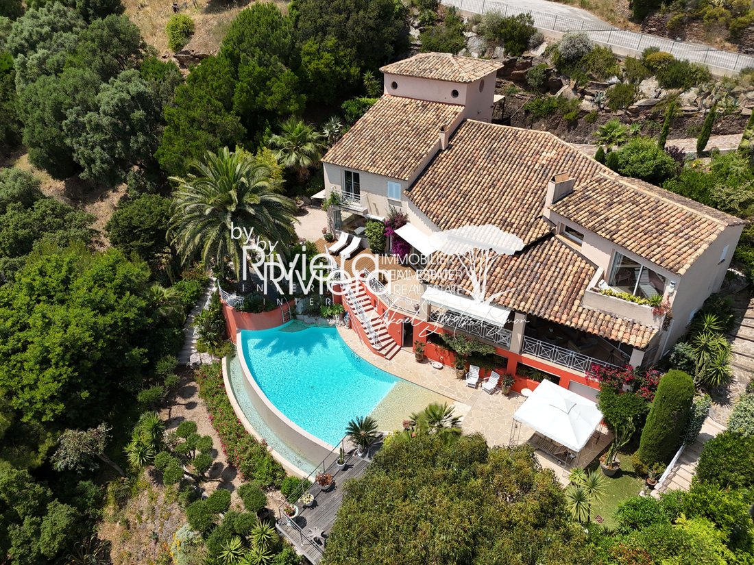 Villa in Nord, Cavalaire-sur-Mer, France 3 - 15778269