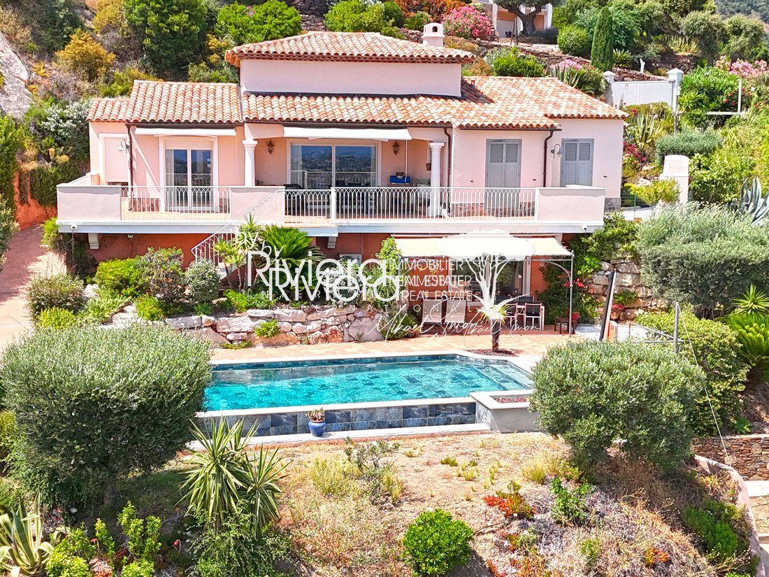 Estate in Nord, Cavalaire-sur-Mer, France 1 - 15837280