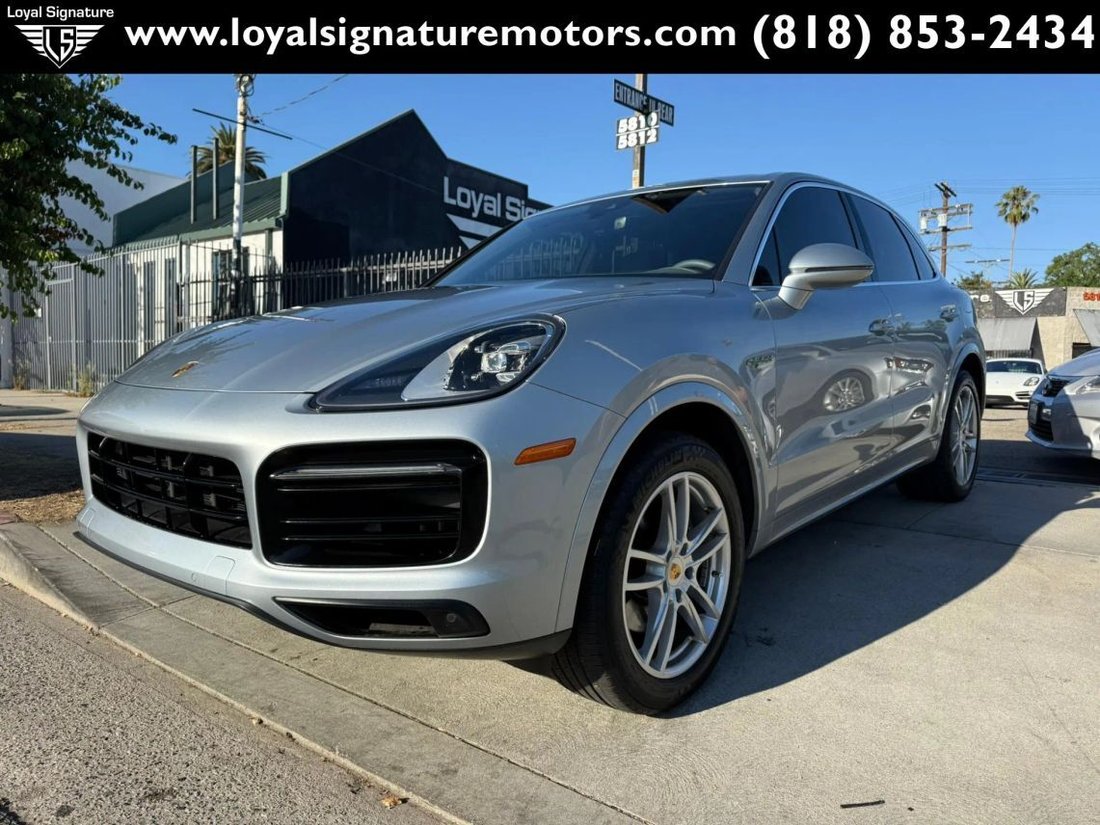 Suv in Van Nuys, CA, United States 3 - 18240637