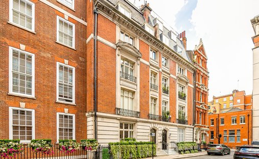 Apartment in Mayfair, Westminster, England 1
