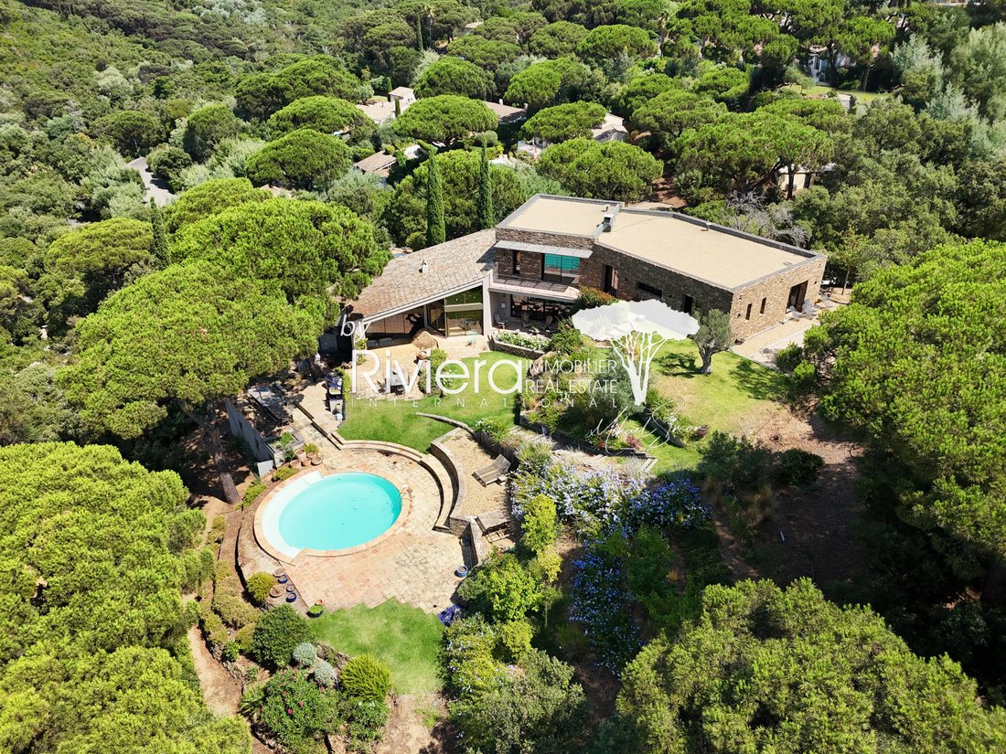 Estate in La Croix-Valmer, Provence-Alpes-Côte d'Azur, France 3 - 17632509