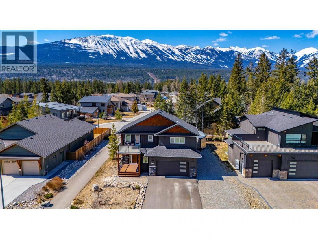 House in Golden, British Columbia, Canada 2 - 18237974