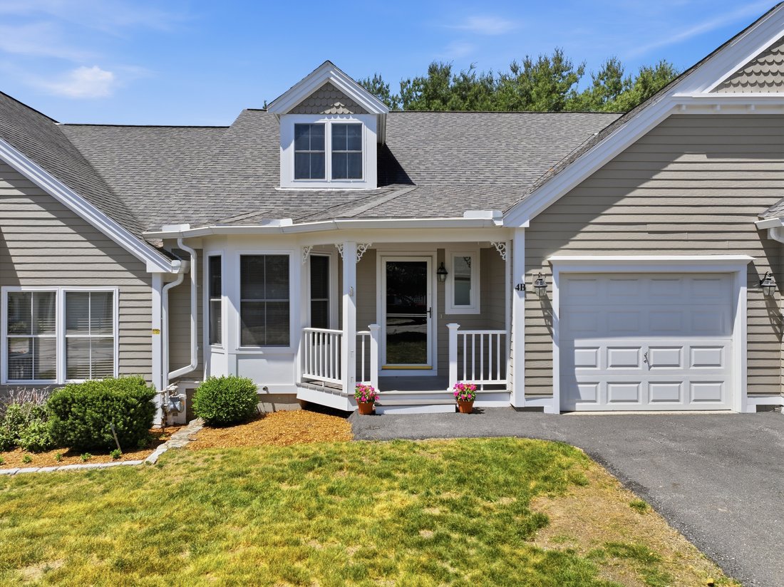 Condo in Hudson, Massachusetts, United States 1 - 18238705