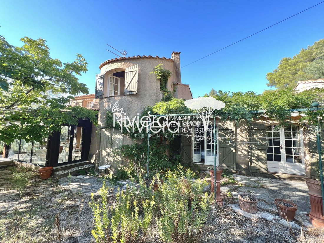 Villa in La Croix-Valmer, Provence-Alpes-Côte d'Azur, France 1 - 15389492