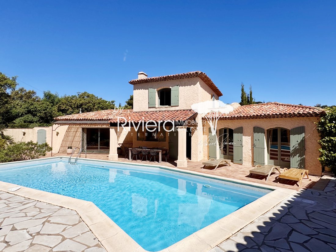 Villa in La Croix-Valmer, Provence-Alpes-Côte d'Azur, France 1 - 17896409