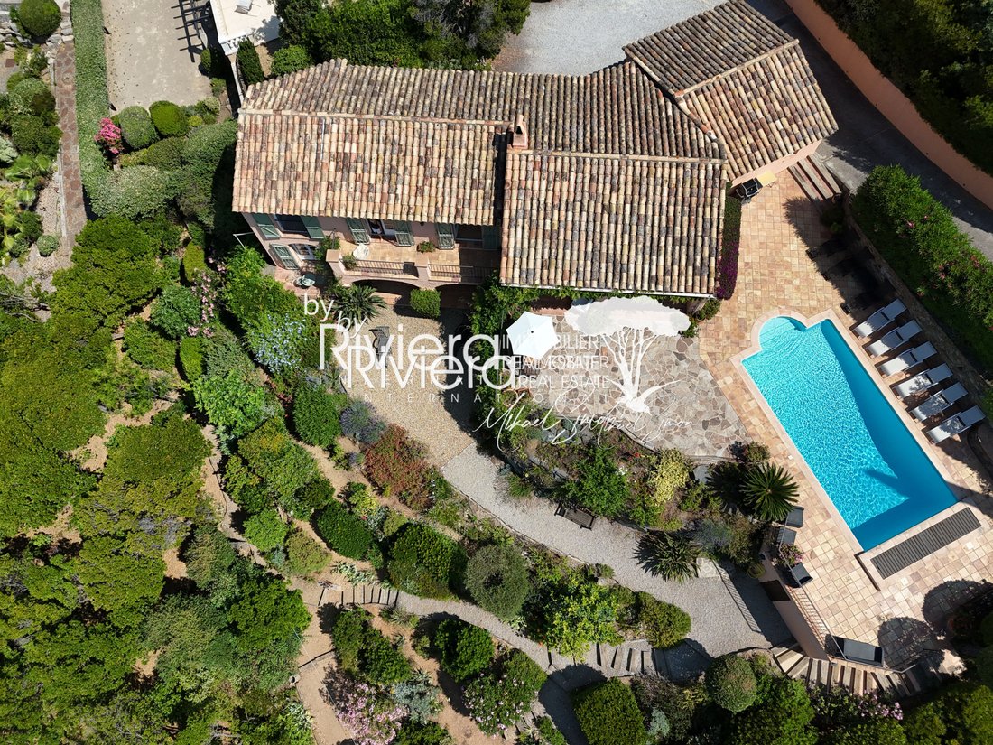 Villa in La Croix-Valmer, Provence-Alpes-Côte d'Azur, France 3 - 15805051