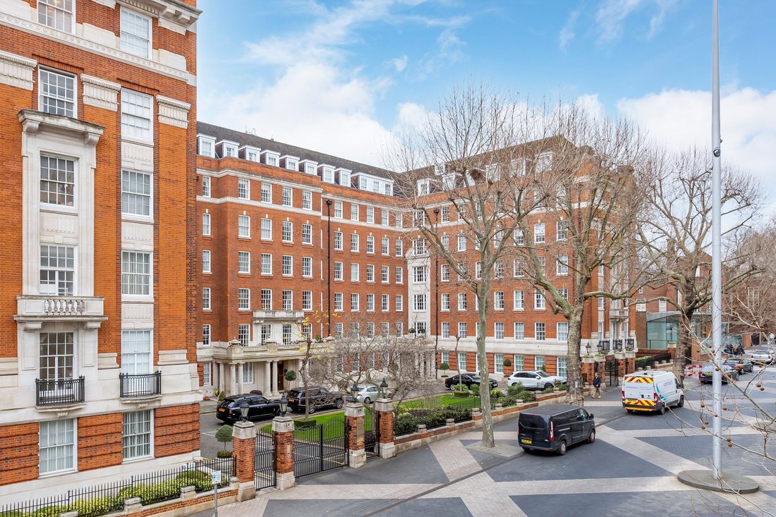 Apartment in Knightsbridge, Kensington And Chelsea, England 1 - 18242119