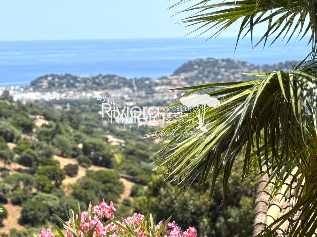 Villa in Nord, Cavalaire-sur-Mer, France 1 - 15778269