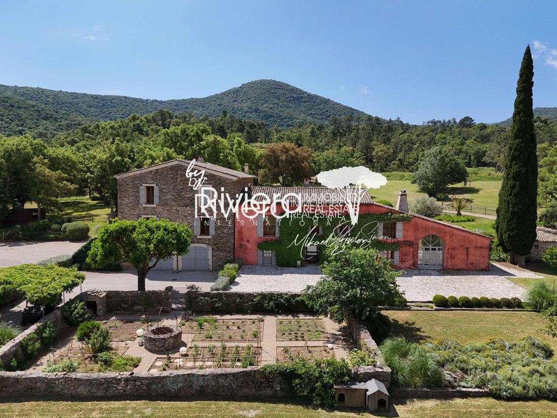 Estate in Le Lavandou, Provence-Alpes-Côte d'Azur, France 2 - 16582386