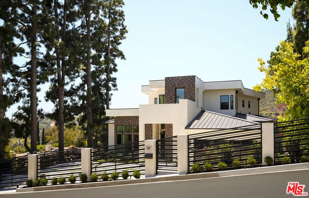 House in Los Angeles, California, United States 1 - 18245077