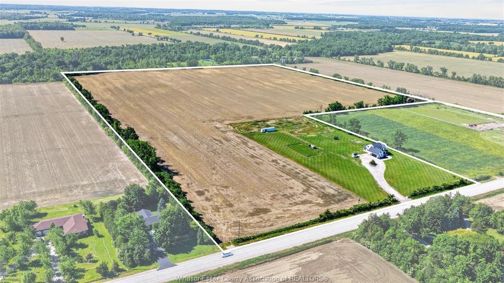 House in Essex, Ontario, Canada 4 - 18242549