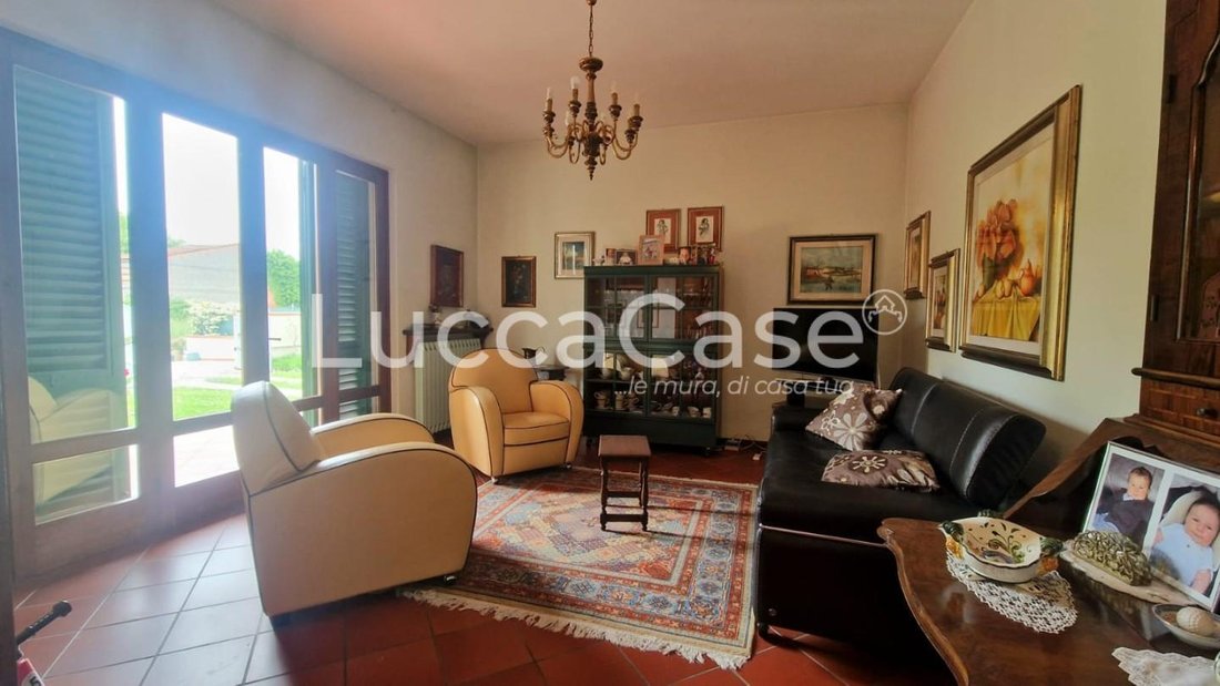 Villa in Center, Capannori, Tuscany 3 - 16764862